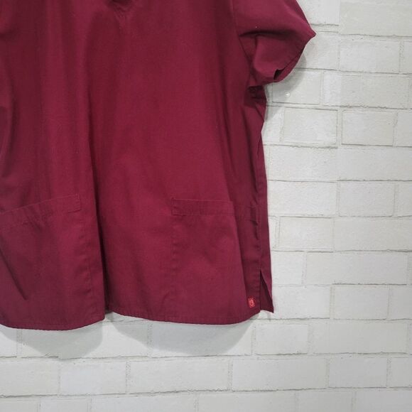 Red Panda burgundy scrub top - Picture 4 of 11